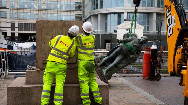 Robert Milligan slave trader statue being removed from Docklands.